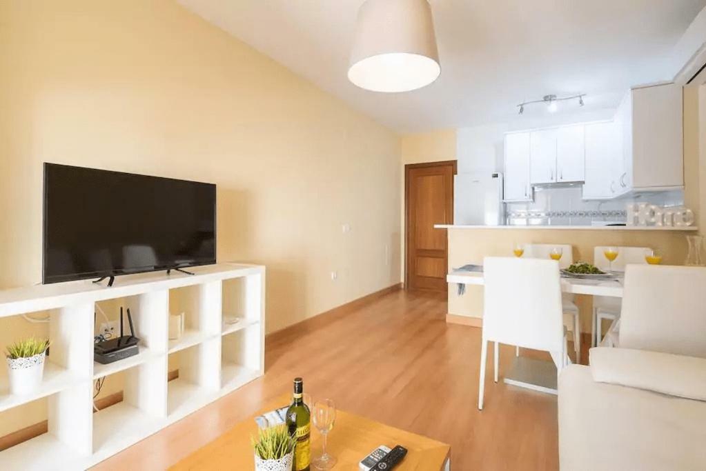 Shiny Lud Family Apartment Malaga Bagian luar foto