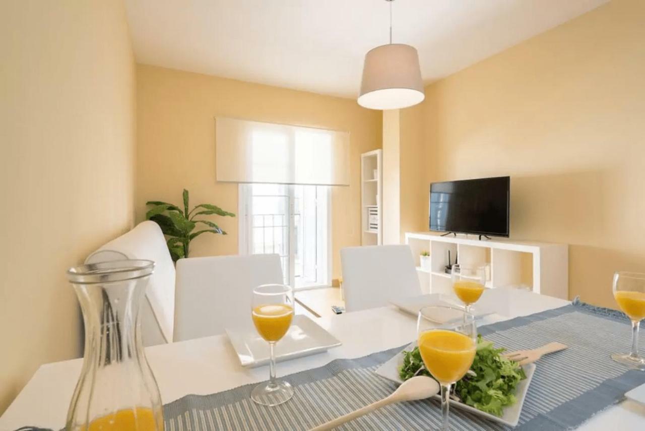 Shiny Lud Family Apartment Malaga Bagian luar foto