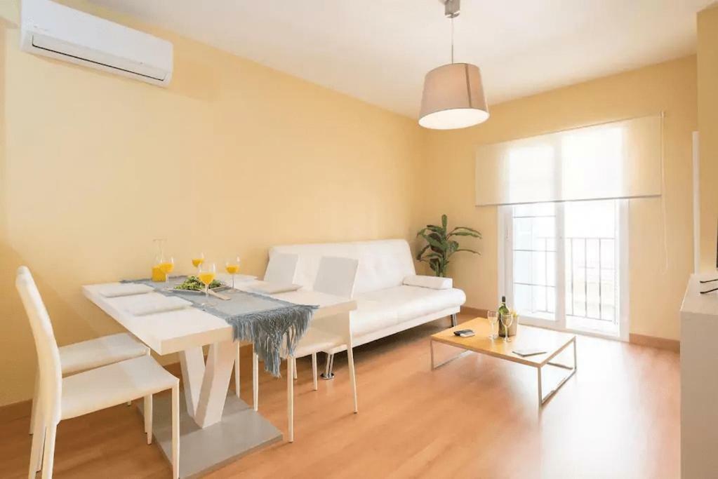 Shiny Lud Family Apartment Malaga Bagian luar foto